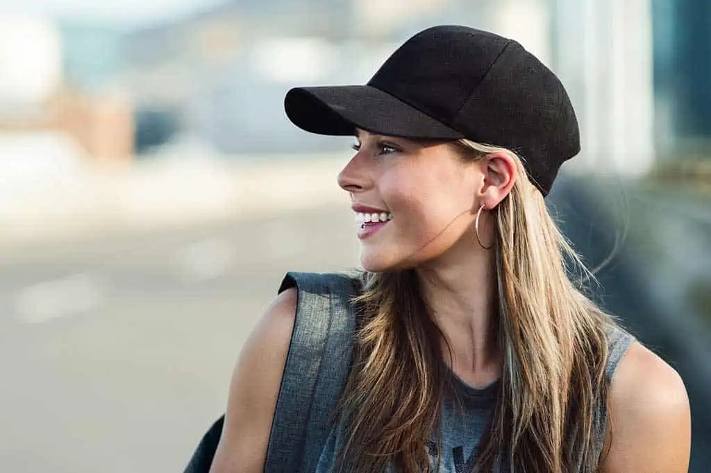 fishing Sales 2023 -fishing Sales 2023 Frau mit Cap fertig1 solo 1